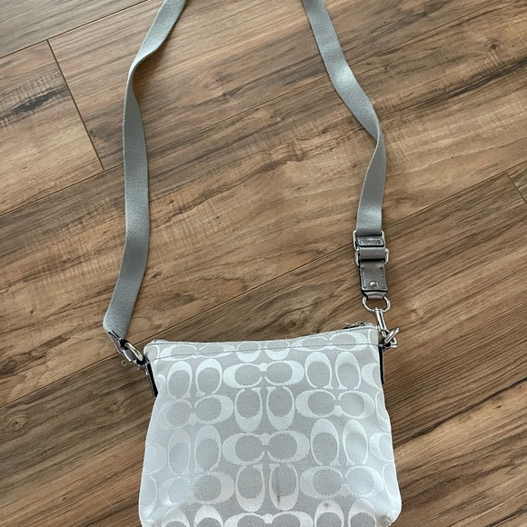 🔥Silver Coach crossbody bag🔥 - Picture 7 of 8